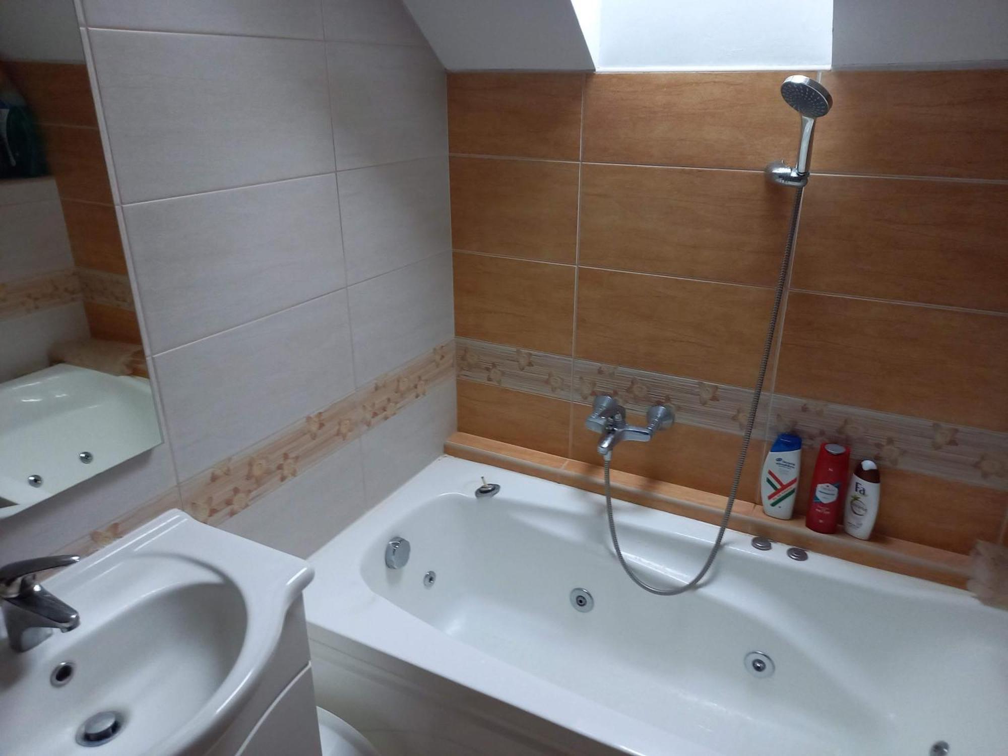 River Apartmanhaz Jászberény 外观 照片